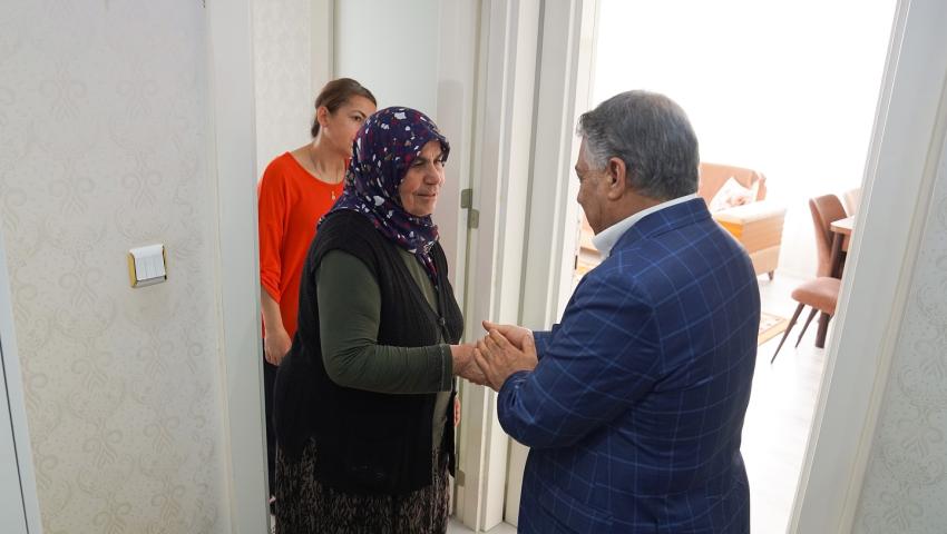 Başkan Öztekin o anneyi unutmadı!