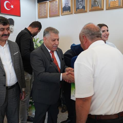 Başkan Öztekin, Belediye Personeliyle Bayramlaştı