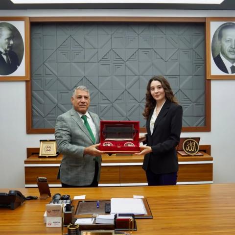 ESKİ ÖĞRENCİSİN'DEN BAŞKAN ÖZTEKİN'E ZİYARET