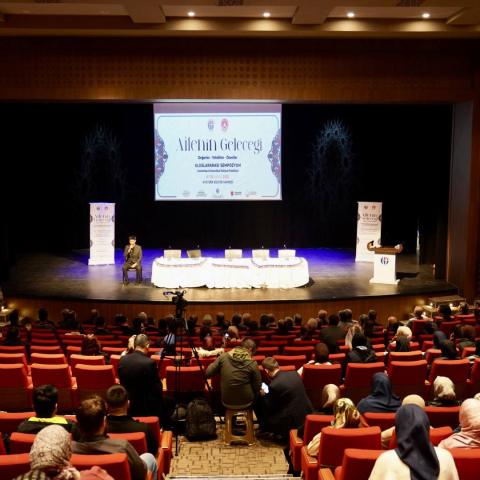 BAŞKAN ÖZTEKİN “AİLENİN GELECEĞİ” ULUSLARARASI SEMPOZYUMUNA KATILDI