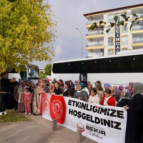 BAŞKAN ÖZTEKİN’DEN KADINLARA HZ. UKKAŞE TÜRBESİ GEZİSİ