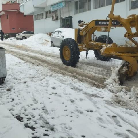 İlçemizde Karla Mücadele Çalışmaları Aralıksız Sürüyor