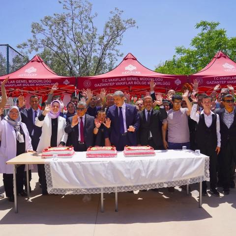 Başkan Bekir Öztekin: “Engelleri Sevgiyle ve Dayanışmayla Aşıyoruz”