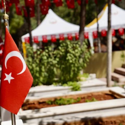 OĞUZELİ'NDE 15 TEMMUZ ŞEHİTLERİ DUALARLA ANILDI