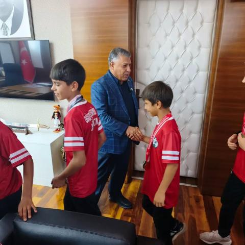 Başkan Bekir Öztekin, Şampiyon Sporcuları Ağırladı