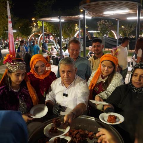 Başkan Öztekin, 10. Hemşehri Dernekleri Festivali'nde Vatandaşlarla Buluştu