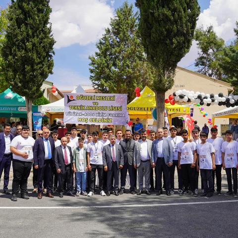 Öztekin: Gençlerin her zaman yanındayız!