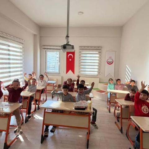 Okuyan, Anlayan, Başaran Nesiller Yetişiyor