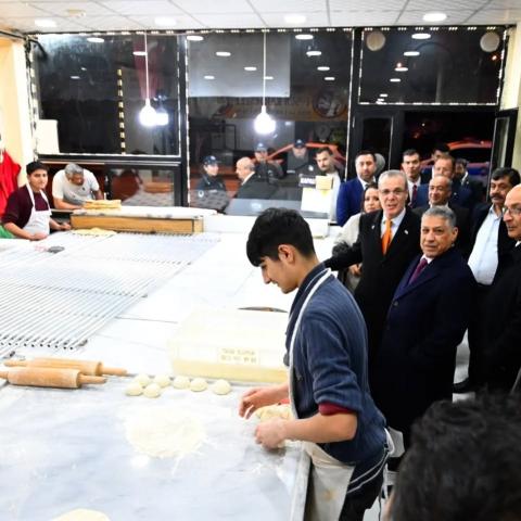 Bekir Öztekin ve Bülent Osman Osmanağaoğlu İle Birlikte Esnaf Ziyareti Gerçekleştirdi