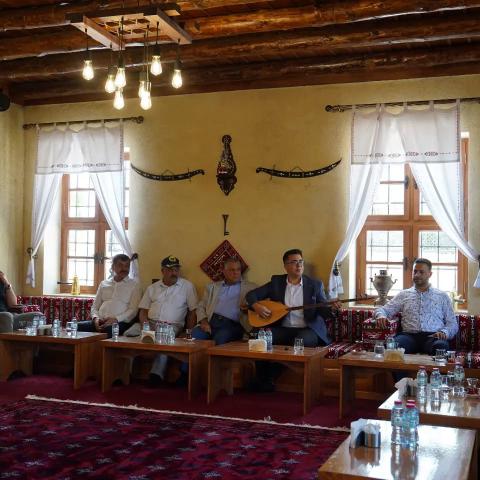 SEN TÜRKÜLERİNİ SÖYLE PROGRAMININ BİRİNCİSİ EMRE TABUR’U AĞIRLADIK
